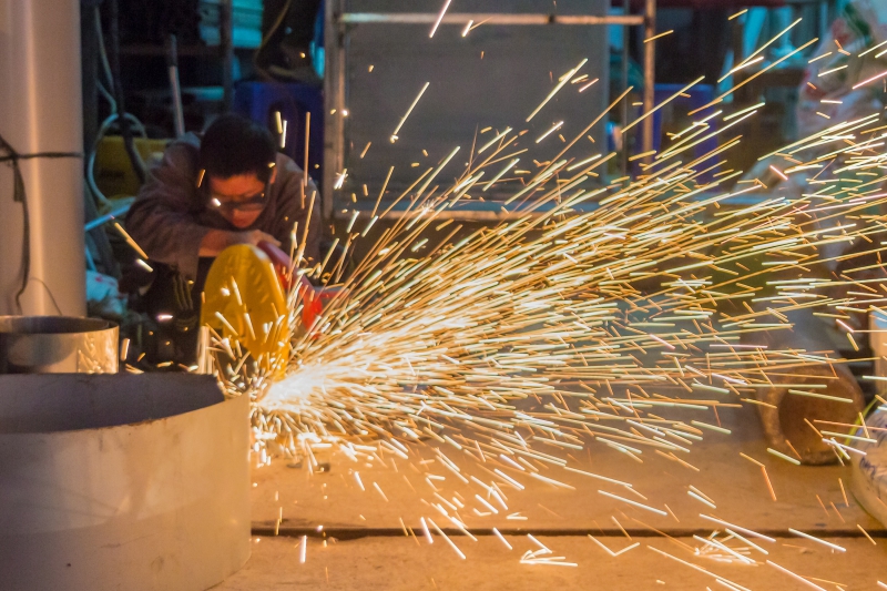 coiffure-NANS LES PINS-min_work-man-workshop-steel-equipment-metal-496138-pxhere.com